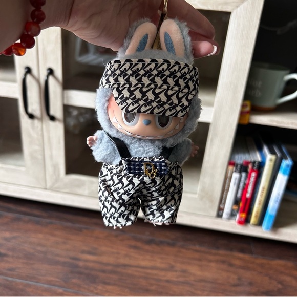 PopMart Labubu Luxury Clothes - Picture 4 of 6